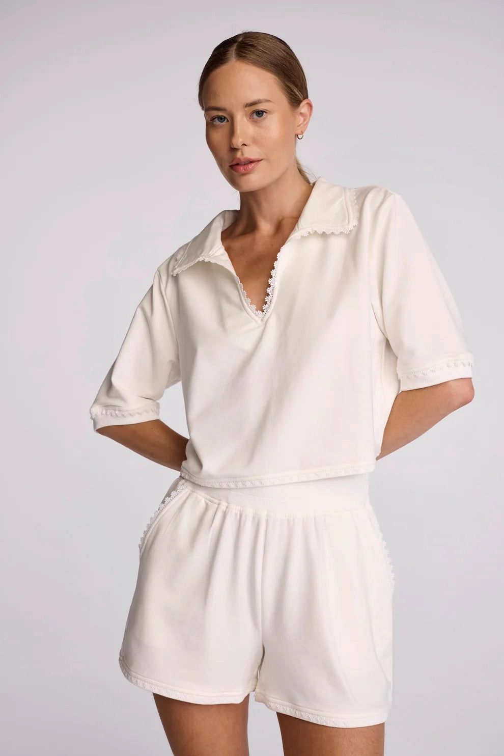 Su173 White Shorts